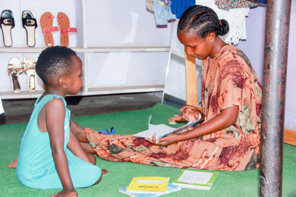 Mama Caren with her daughter Rispa. Photo courtesy of TECEC.